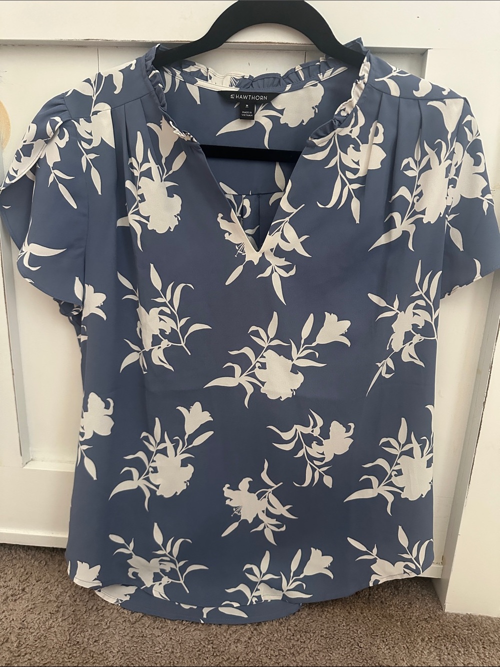 Tahari Blue and White Floral Split-Neck Short Sleeve Blouse